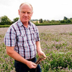Un agricultor está 20 años con labranza cero pero vuelve a arar ¿por qué?