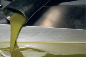 Pugna entre las cooperativas y la industria por la norma de comercialización del aceite de oliva