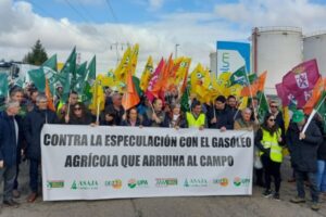 1.000 agricultores se plantan ante la especulación petrolera
