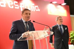 Planas exige a la UE un plan de fertilizantes que no deje al campo expuesto en cada crisis