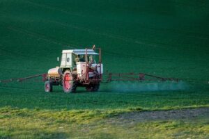 El sector agrario denuncia la falta de alternativas ante la retirada masiva de fitosanitarios