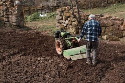 ASAJA Córdoba rechaza que la futura PAC excluya de las ayudas a los agricultores jubilados